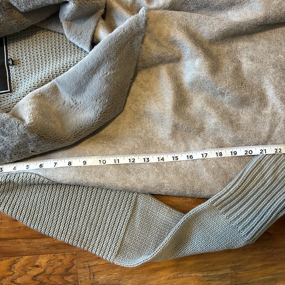 BNCI Blanc Noir Women’s Size Medium Faux Fur - Picture 4 of 8